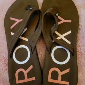 Roxy flip flops size 9